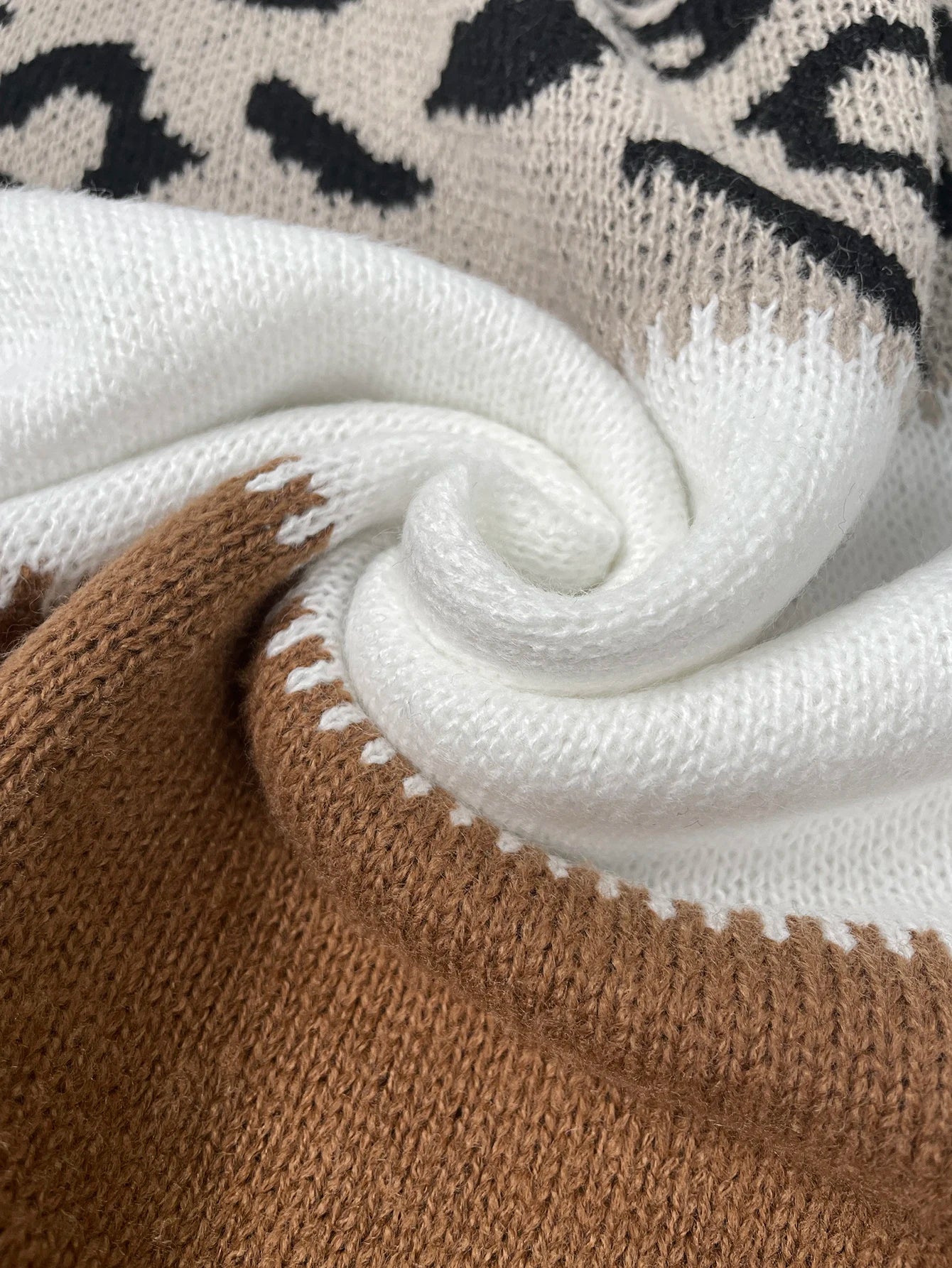 Violet Cozy Modern Sweter